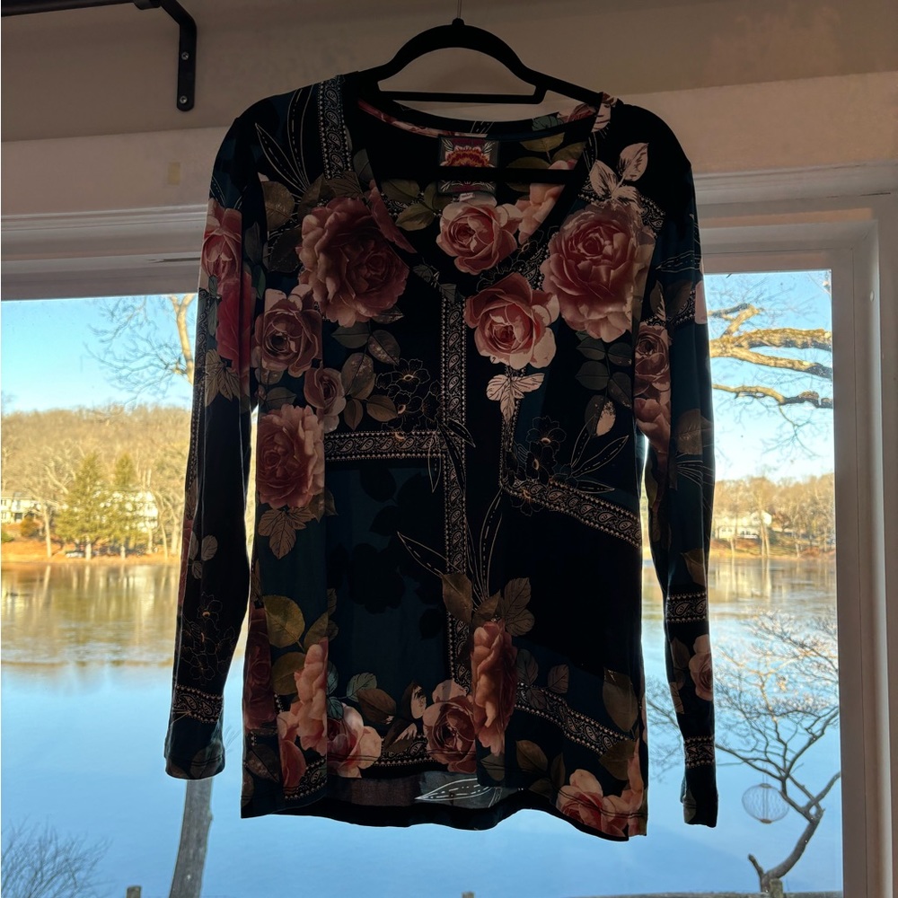 Johnny was long sleeve top, size Large